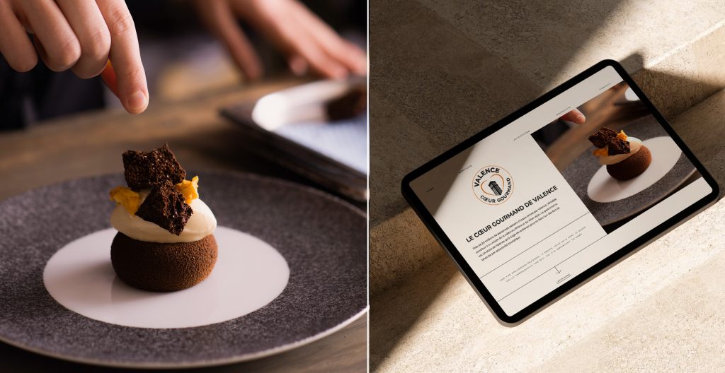 Photomontage du logo Valence Cœur Gourmand affiché sur une tablette, illustrant son application moderne et élégante sur des supports numériques
